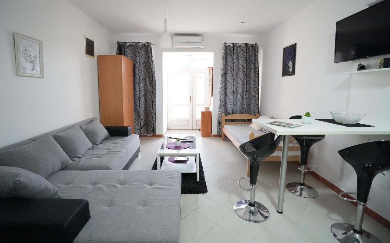 Iva Studio-Apartment Kladovo Bagian luar foto